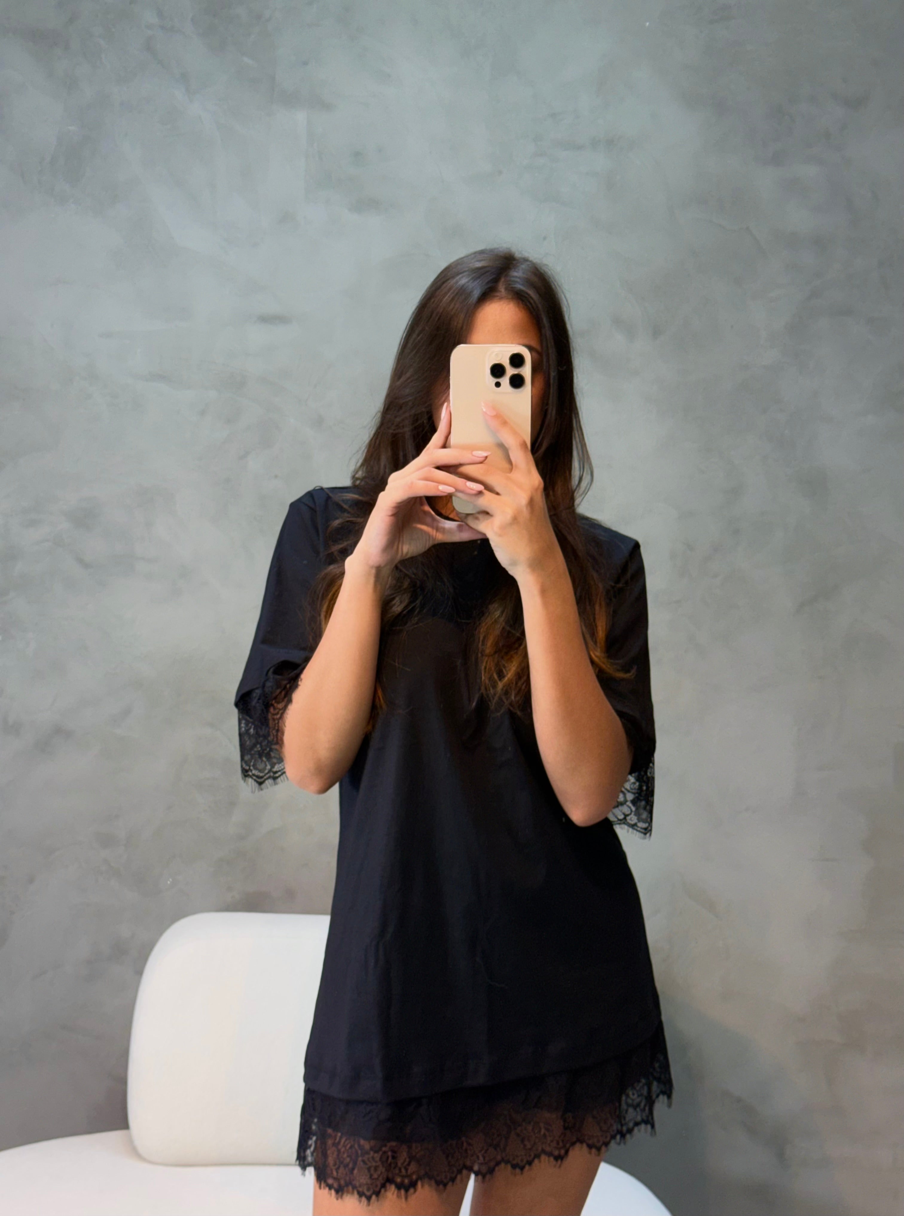 T-Shirt Oversized com Renda Camila