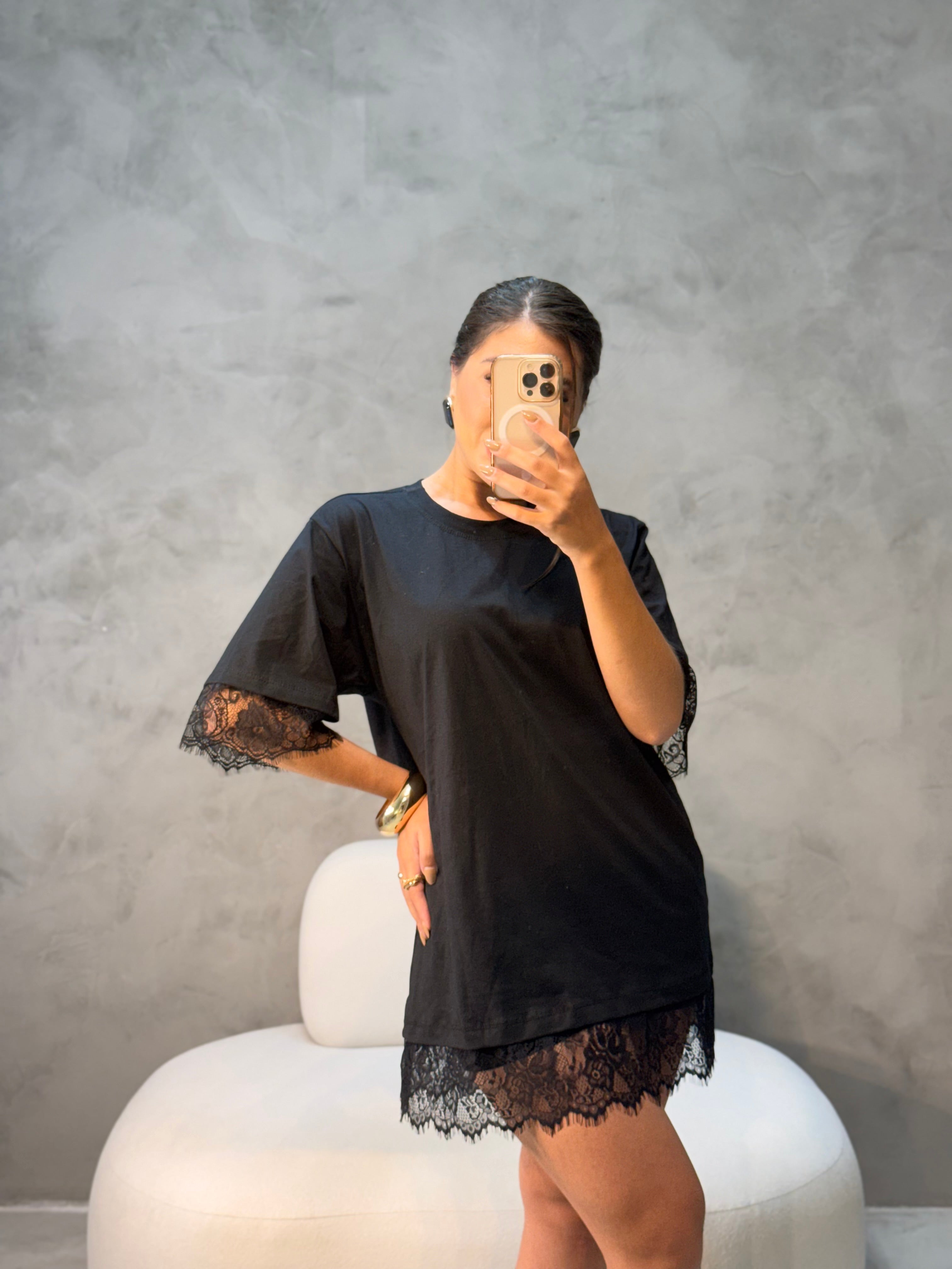 T-Shirt Oversized com Renda Camila