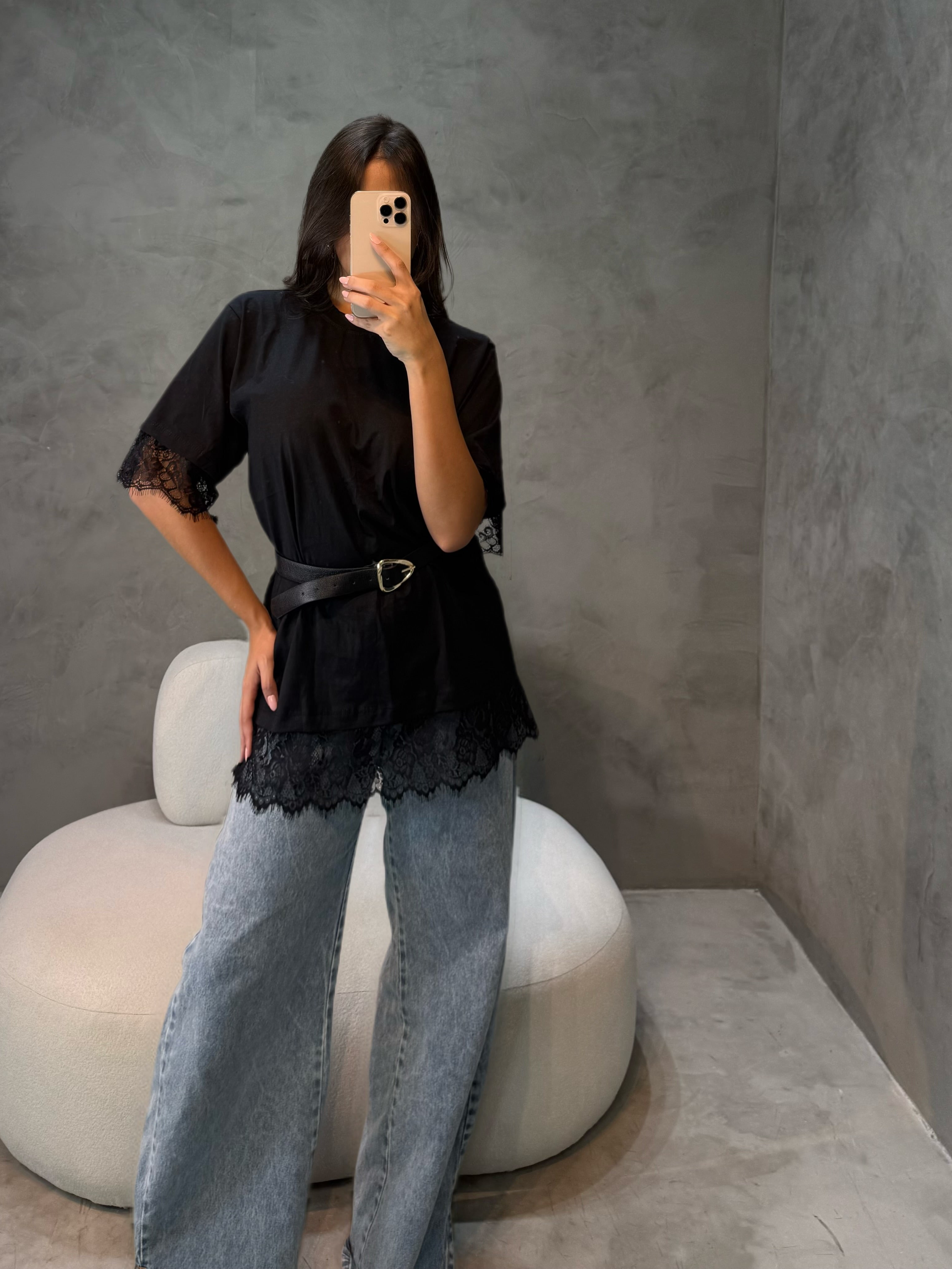 T-Shirt Oversized com Renda Camila