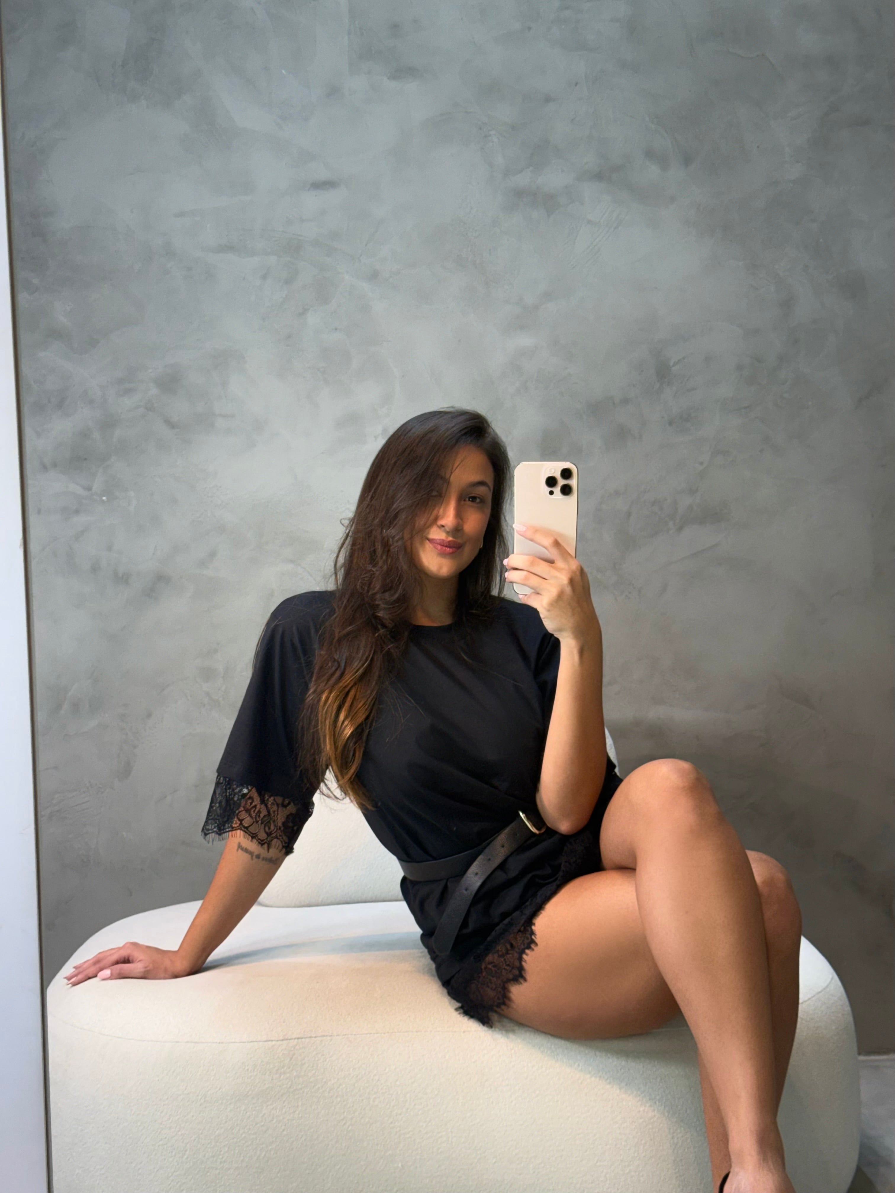 T-Shirt Oversized com Renda Camila