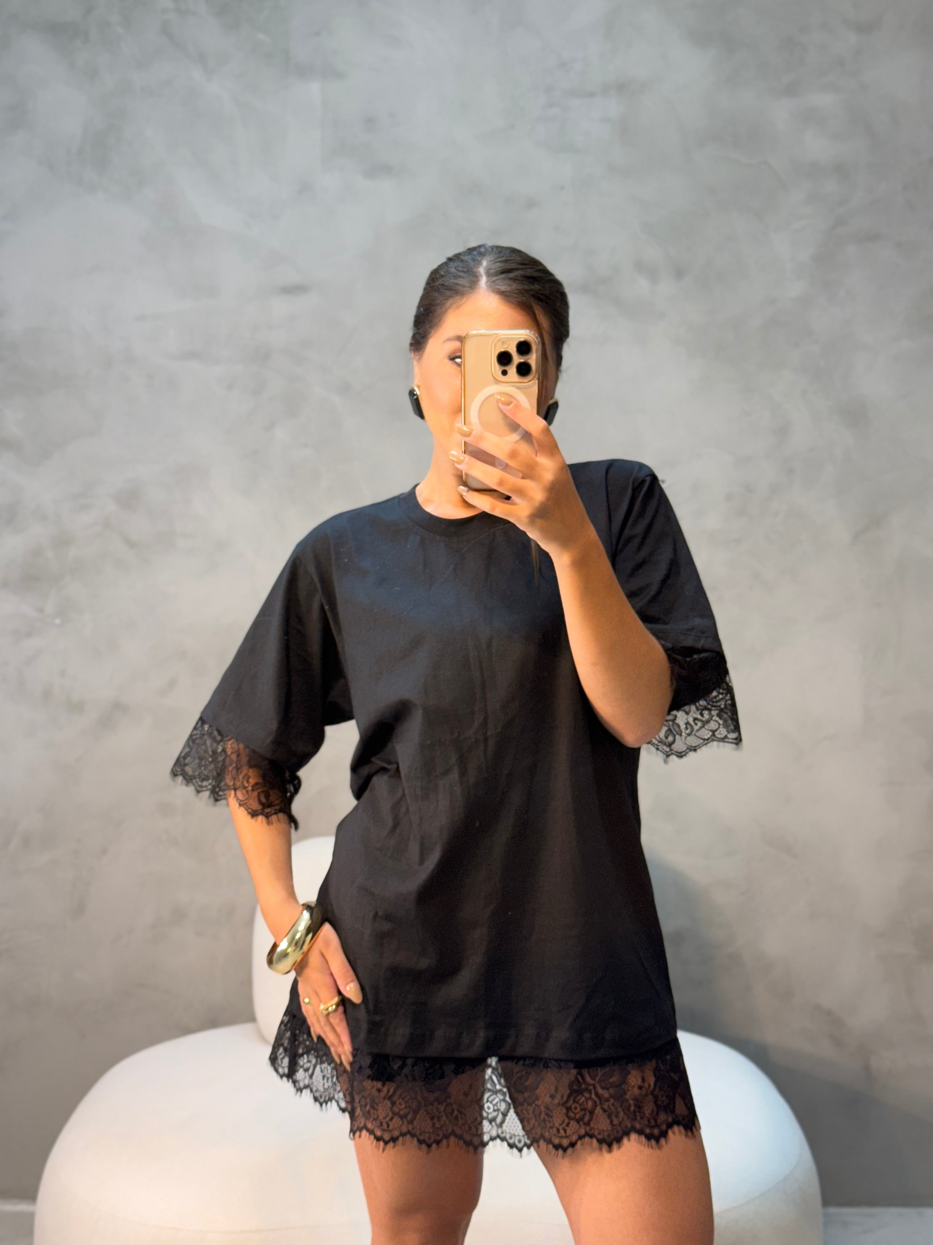 T-Shirt Oversized com Renda Camila